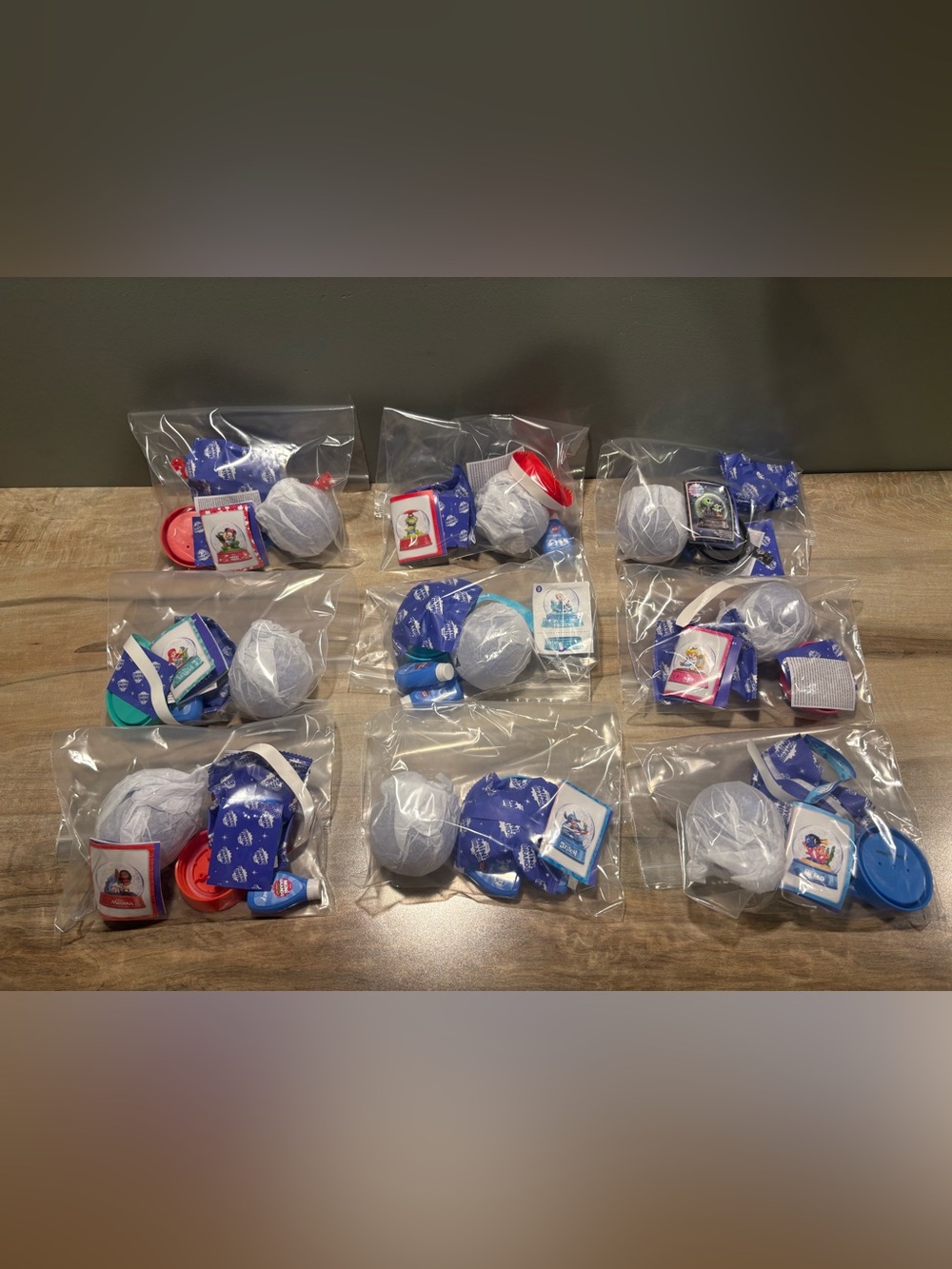 Mini Brands - Disney Snow Globes 2026